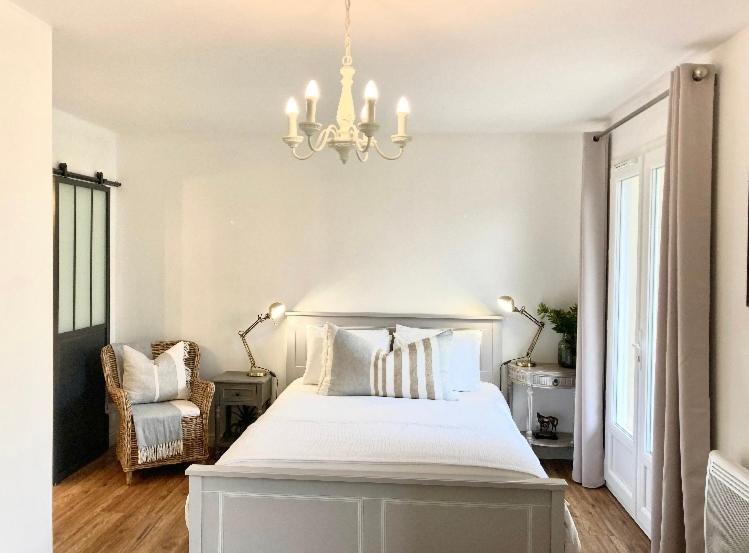 Stunning Bedroom Overlooking The Charente Bourg-Charente Exterior foto