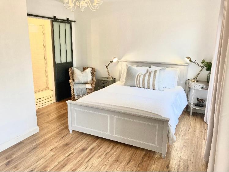 Stunning Bedroom Overlooking The Charente Bourg-Charente Exterior foto